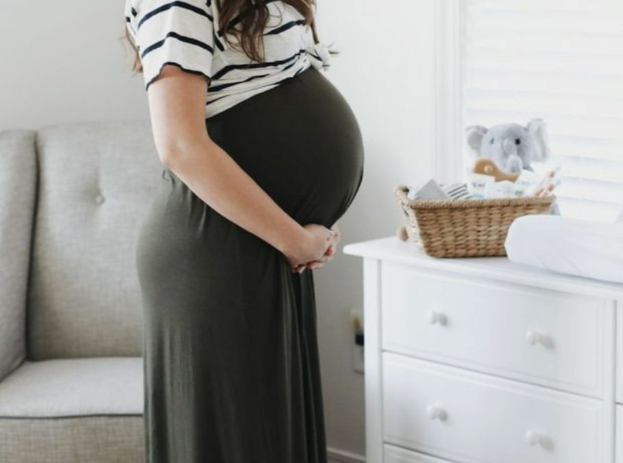 Build a Maternity Wardrobe Without Blowing Up Your Budget