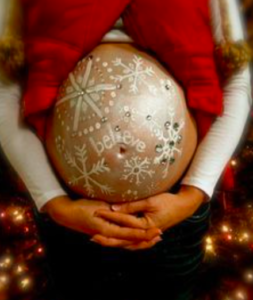 All you need to rock your Christmas maternity photo shoot is a nice Christmas tree and some natural light in the room